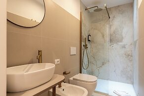 Decimo Meridio- At Spanish Steps-