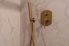 Decimo Meridio- At Spanish Steps-