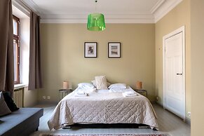 2ndhomes Modern & Spacious 3BR Apartment