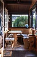 Spacious 3 Bed Log Cabin in Snowdonia