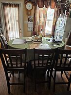 Cozy Pet Friendly Home