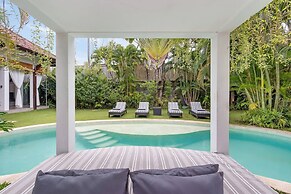 Best Seller 2 Br Pool Villa In Heart Of Seminyak