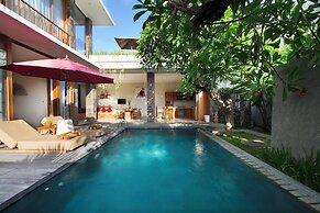 Stunning 2 Br Pool Villa With Rooftop In Seminyak