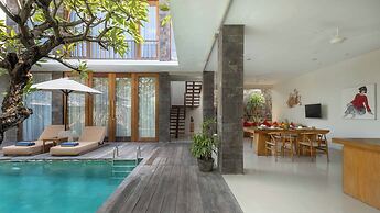 Stunning 2 Br Pool Villa With Rooftop In Seminyak