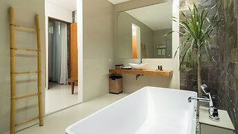 Stunning 2 Br Pool Villa With Rooftop In Seminyak