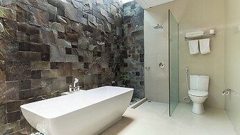 Stunning 2 Br Pool Villa With Rooftop In Seminyak