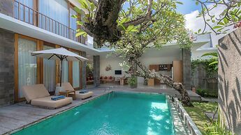 Stunning 2 Br Pool Villa With Rooftop In Seminyak
