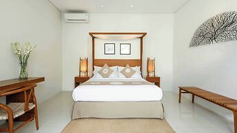 Stunning 2 Br Pool Villa With Rooftop In Seminyak