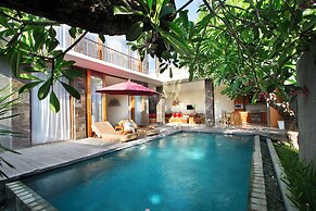 Stunning 2 Br Pool Villa With Rooftop In Seminyak