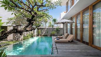 Stunning 2 Br Pool Villa With Rooftop In Seminyak
