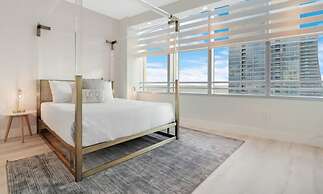 Roami at Brickell Arch