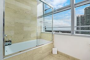 Roami at Brickell Arch