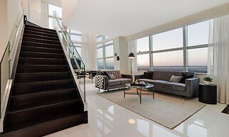 Roami at Brickell Arch