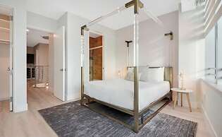 Roami at Brickell Arch