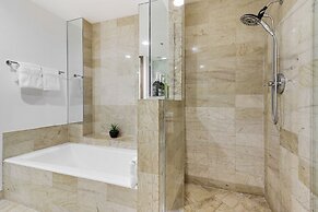 Roami at Brickell Arch