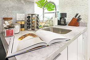 Roami at Brickell Arch