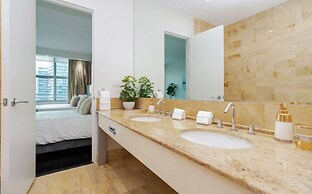 Roami at Brickell Arch