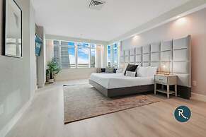 Roami at Brickell Arch