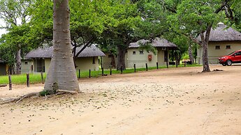 Self Catering Chalets - Manyeleti