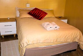 Self Catering Chalets - Manyeleti