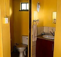 Self Catering Chalets - Manyeleti