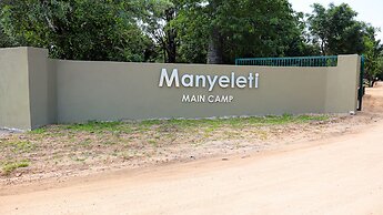 Self Catering Chalets - Manyeleti