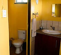 Self Catering Chalets - Manyeleti