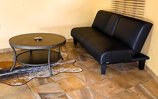 Self Catering Chalets - Manyeleti