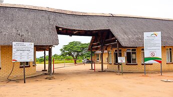 Self Catering Chalets - Manyeleti