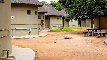 Self Catering Chalets - Manyeleti