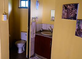 Self Catering Chalets - Manyeleti