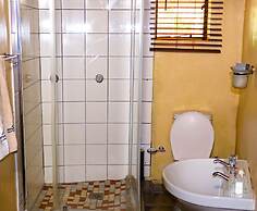 Self Catering Chalets - Manyeleti