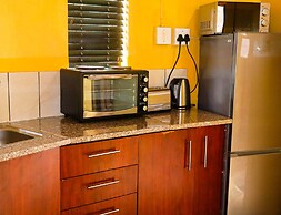 Self Catering Chalets - Manyeleti