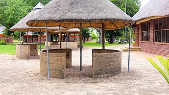 Self Catering Chalets - Manyeleti