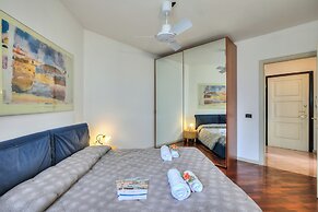 Mirabella Lake View & Private Parking