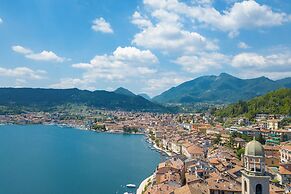 Mirabella Lake View & Private Parking