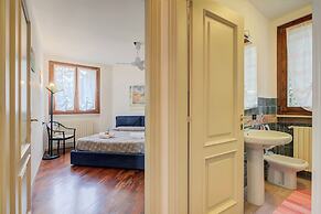 Mirabella Lake View & Private Parking