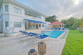 Luxury 6bdr Villa at Tortuga Bay Near Beach Golf
