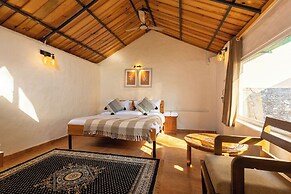 Maati Resort by the Lake Hill