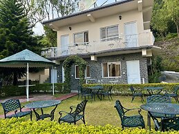 Maati Resort by the Lake Hill