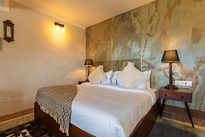 Maati Resort by the Lake Hill