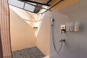 Maati Resort by the Lake Hill