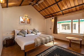 Maati Resort by the Lake Hill