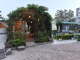 Maati Resort by the Lake Hill