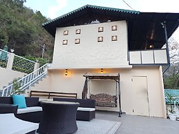 Maati Resort by the Lake Hill