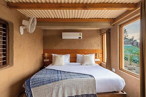 Maati Resort by the Lake Hill