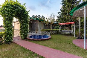 Maati Resort by the Lake Hill