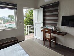 Maati Resort by the Lake Hill