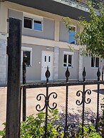 Achilleas Rentals in Kamena Vourla