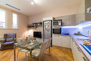 Elegant Flat at Municipio by Napoliapartments